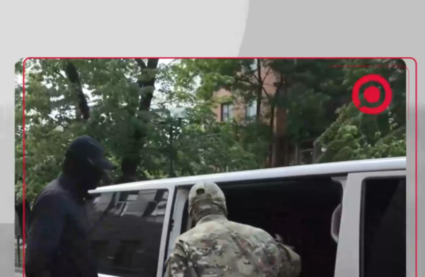 الأمن الروسي يعتقل شخصين بتهمة تسليم معلومات سرية لنظام كييف