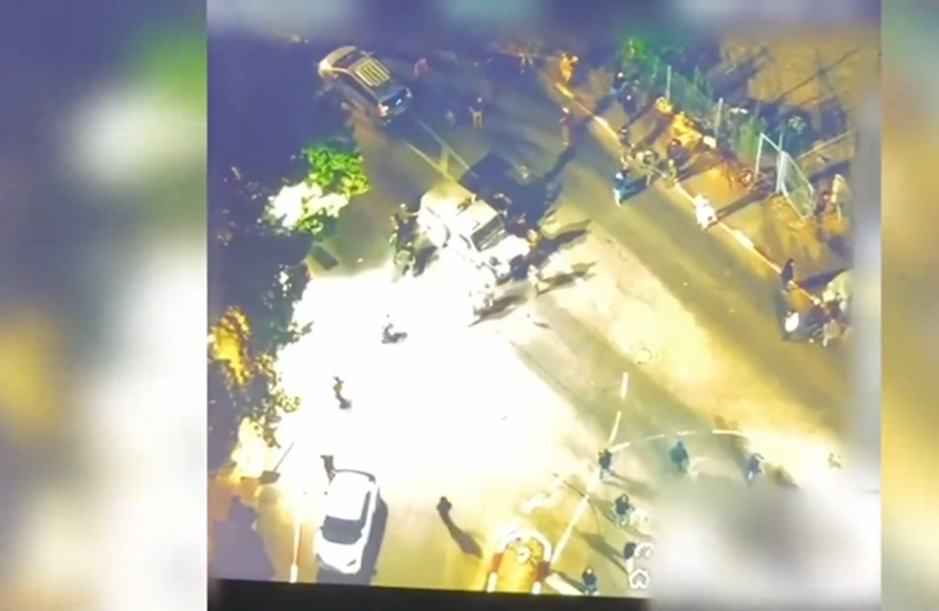 مشاهد من هجوم مستوطنين على قاعدة عسكرية في الضفة الغربية