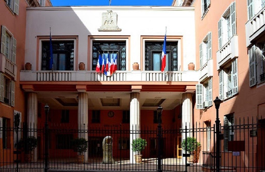 "فرانس برس": رئيس بلدية نيس وزوجته قيد الاحتجاز للاشتباه بتورطهما في قضايا فساد