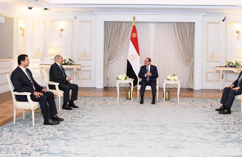السيسي يستقبل البرهان وحفتر.. هل تتحرك مصر لاحتواء أزمة المثلث الحدودي؟
