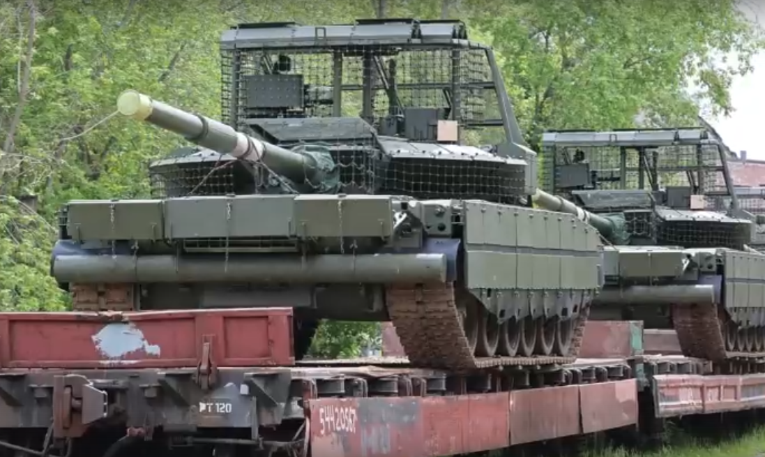 الجيش الروسي يحصل على دفعة من دبابات T-80BVM المعدّلة
