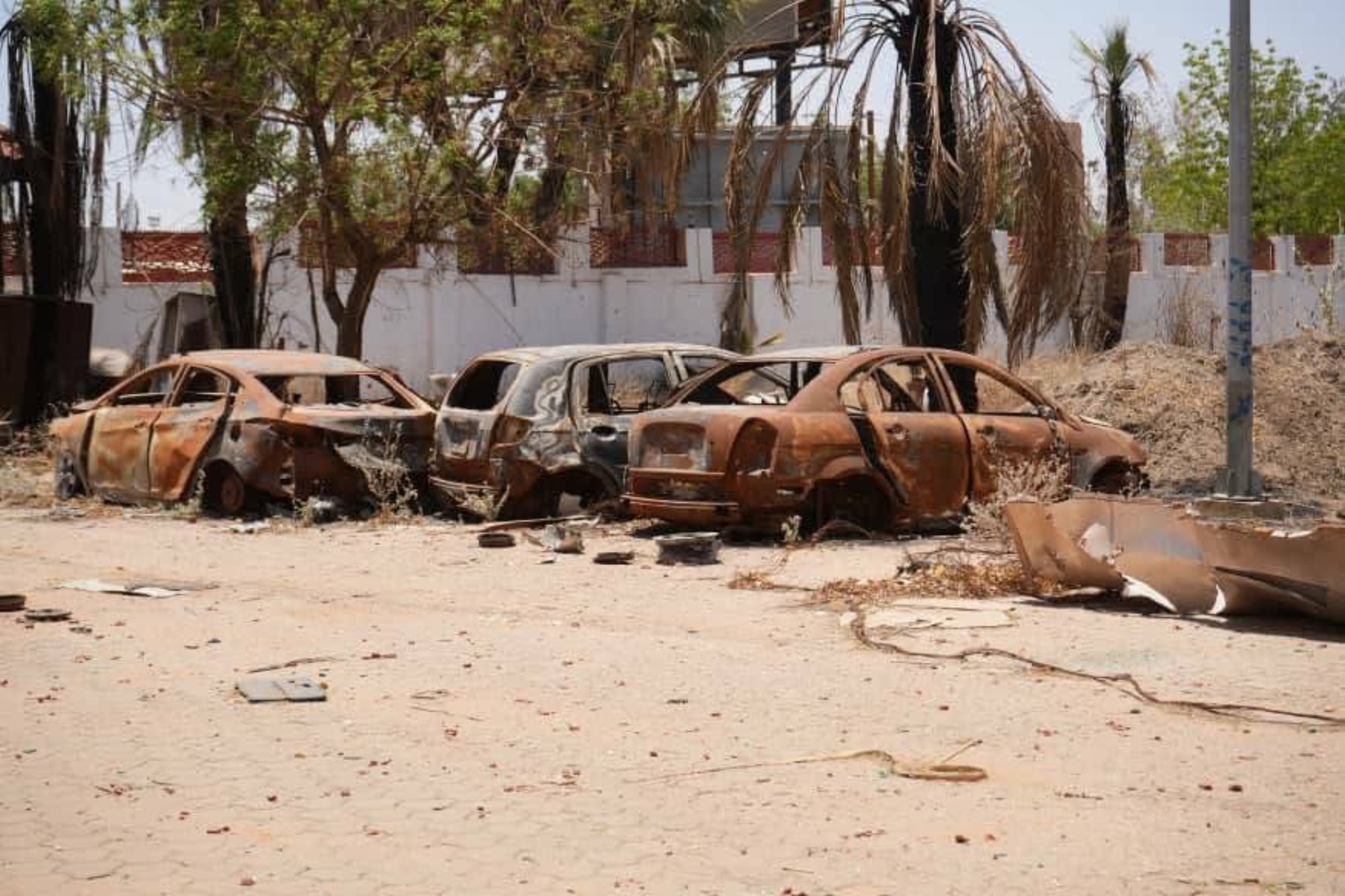 السودان فرار آلاف الأسر من مدينة الخوي بغرب كردفان عقب اشتباكات عنيفة بين الجيش والدعم السريع السودان فرار آلاف الأسر من مدينة الخوي بغرب كردفان عقب اشتباكات عنيفة بين الجيش والدعم السريع