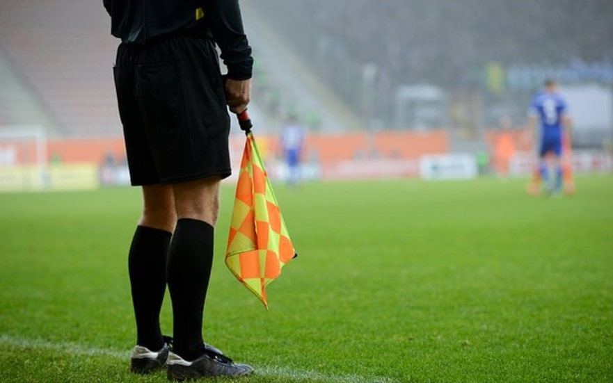 إيقاف حكم إيطالي لعامين بسبب إهانة صادمة للاعب