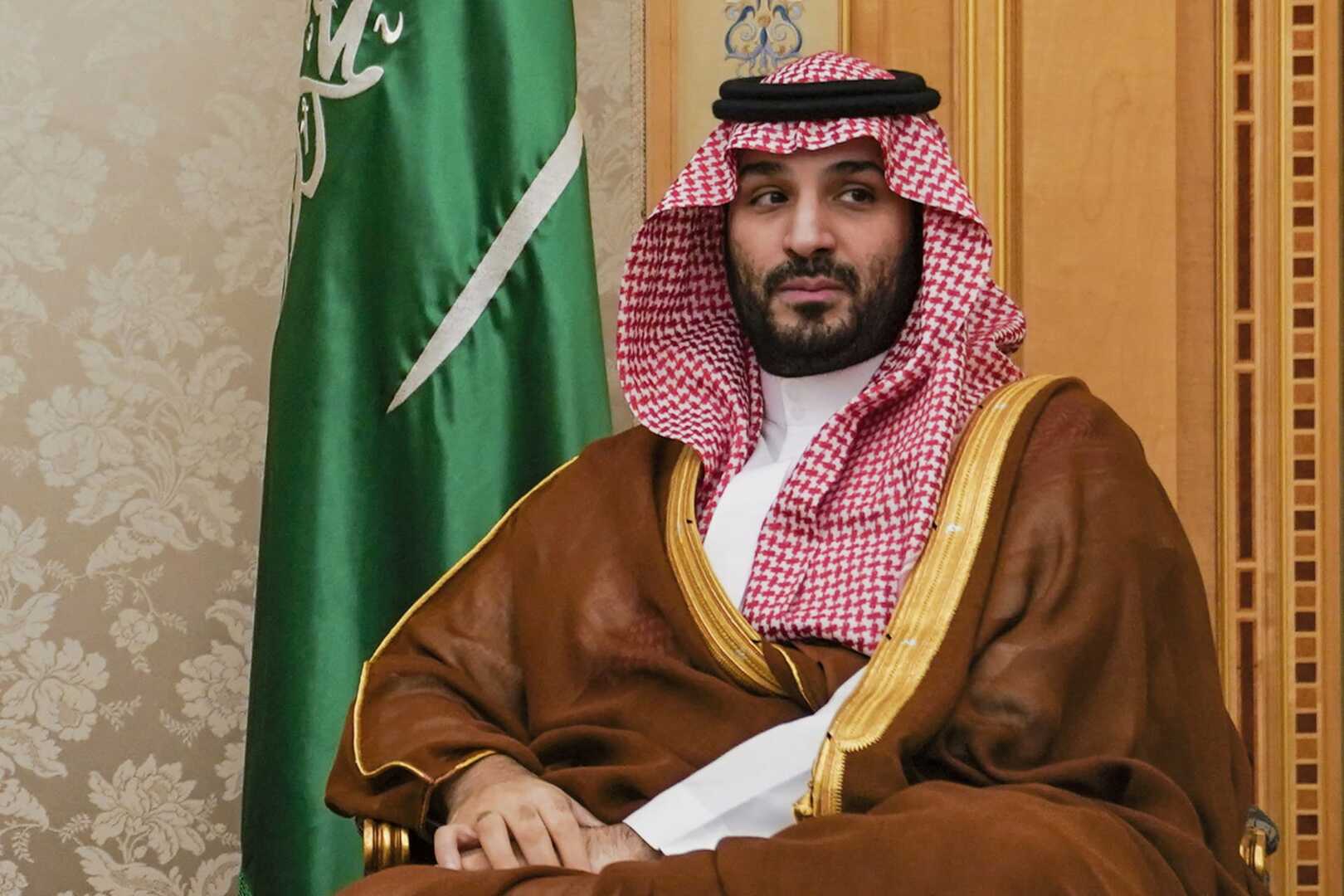 "فزعتك لأهل الشام".. تفاعل كبير مع بيت شعر في قصيدة ألقاها شاعر سعودي أمام بن سلمان