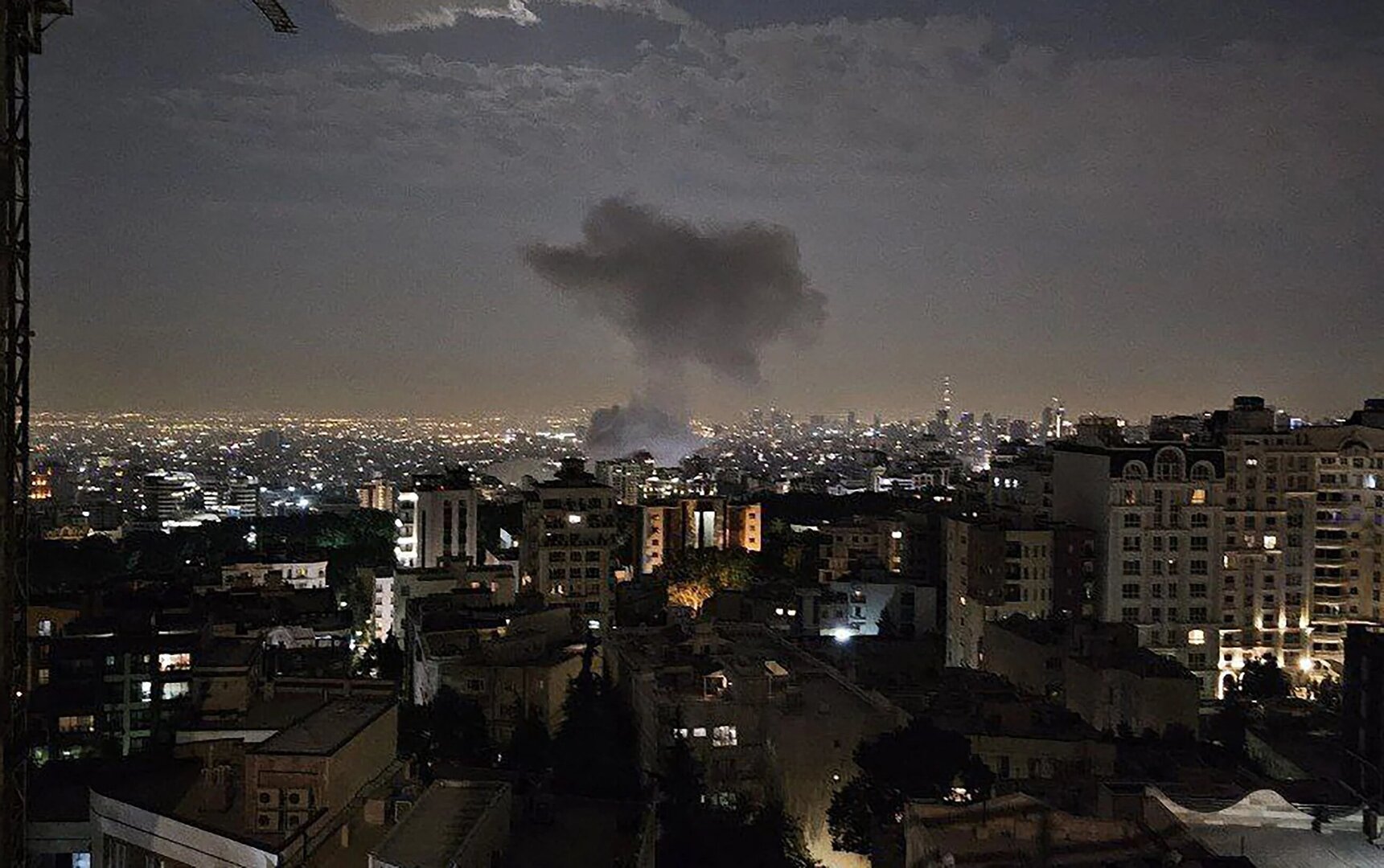 شبكة الحلم : مصدر أمني: سلاح الجو الإسرائيلي نفذ 5 موجات من الغارات في أنحاء إيران