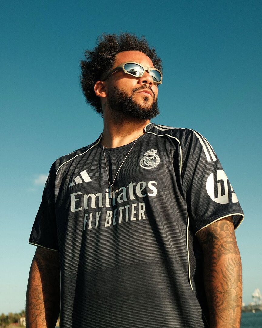 شبكة الحلم : نجم ريال مدريد السابق يكشف سر تألق كريستيانو رونالدو وإمكانية فوز محمد صلاح بالكرة الذهبية (فيديو)