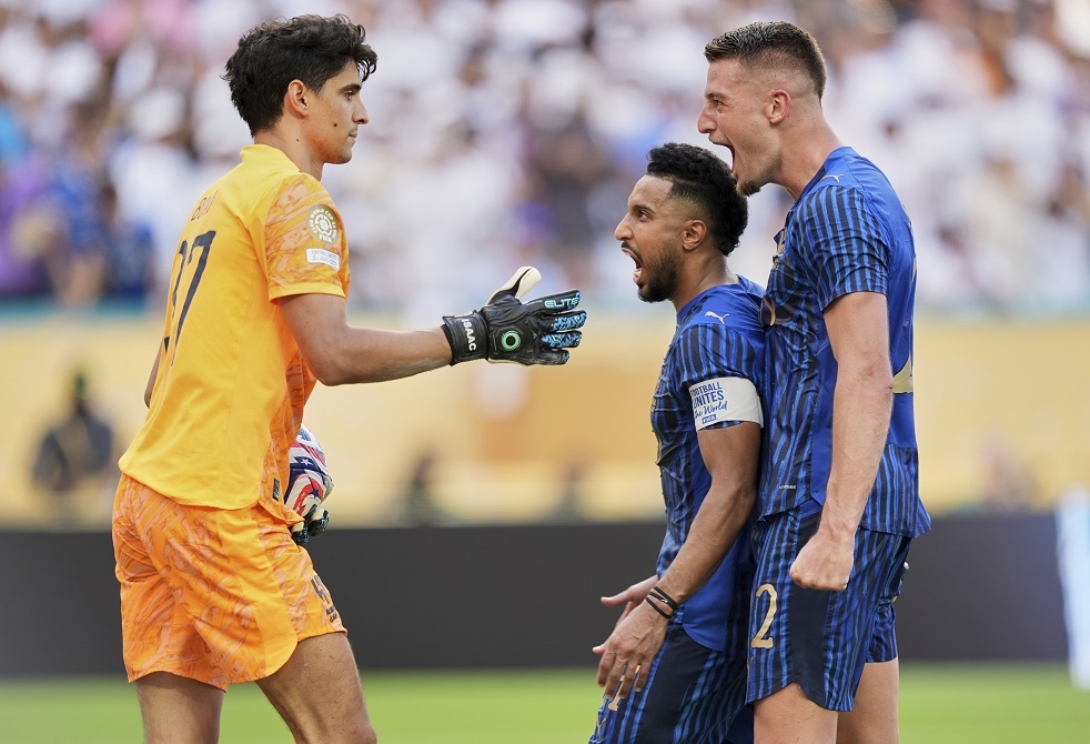شاهد.. المغربي بونو ينقذ الهلال من الهزيمة بتصديه لركلة جزاء "في الوقت القاتل"