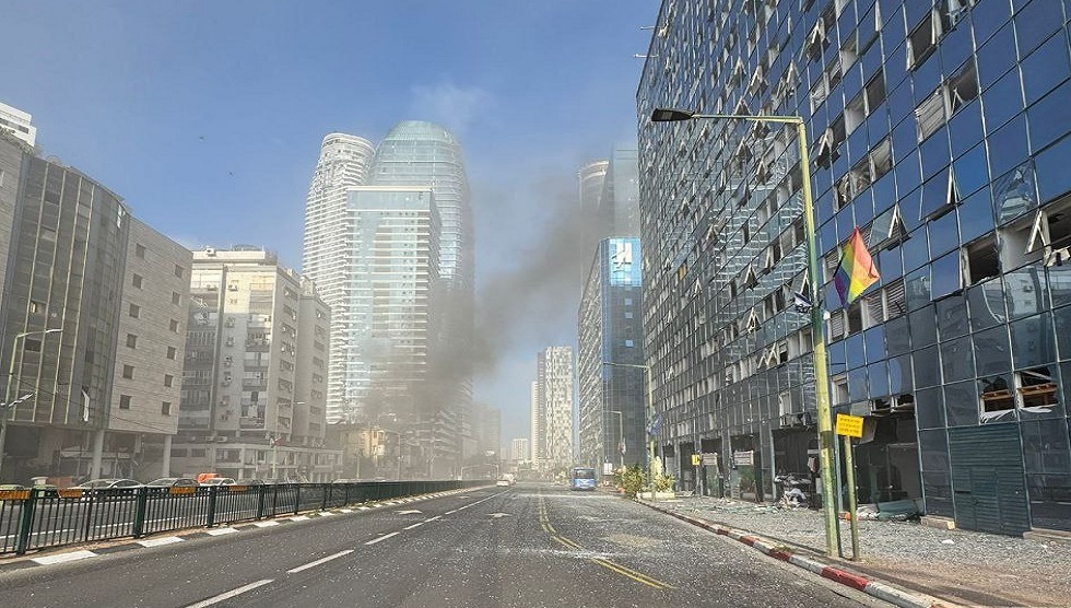 شبكة الحلم : سقوط صواريخ ايرانية بشكل مباشر في 4 مناطق في إسرائيل أعقبه هجوم بالمسيرات (صور+ فيديو)