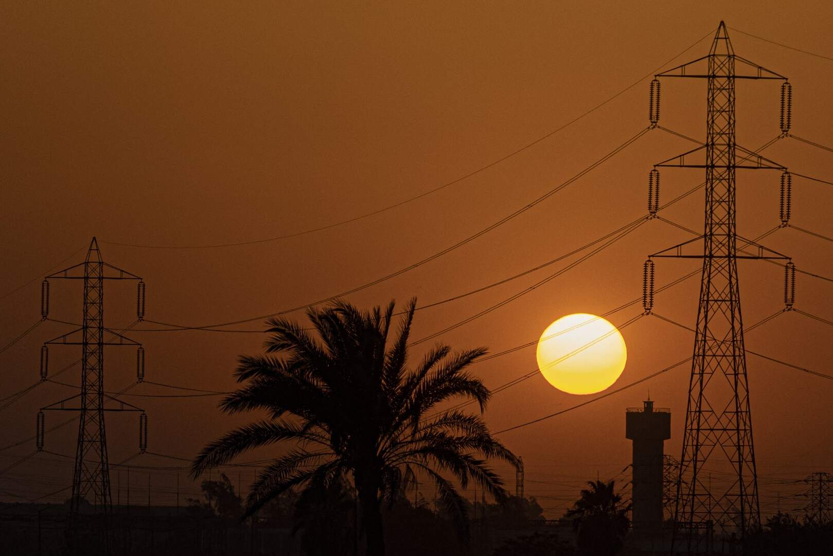 مصر.. أرفع مسؤول حكومي يزف بشرى للمواطنين بشأن الكهرباء في الصيف