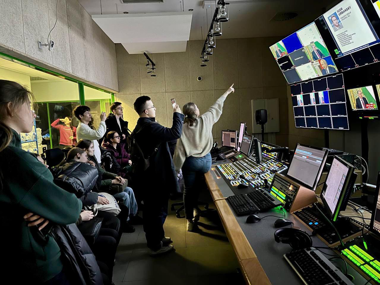 Провели экскурсию для лицеистов-арабистов НИУ ВШЭ в офисе RT Arabic