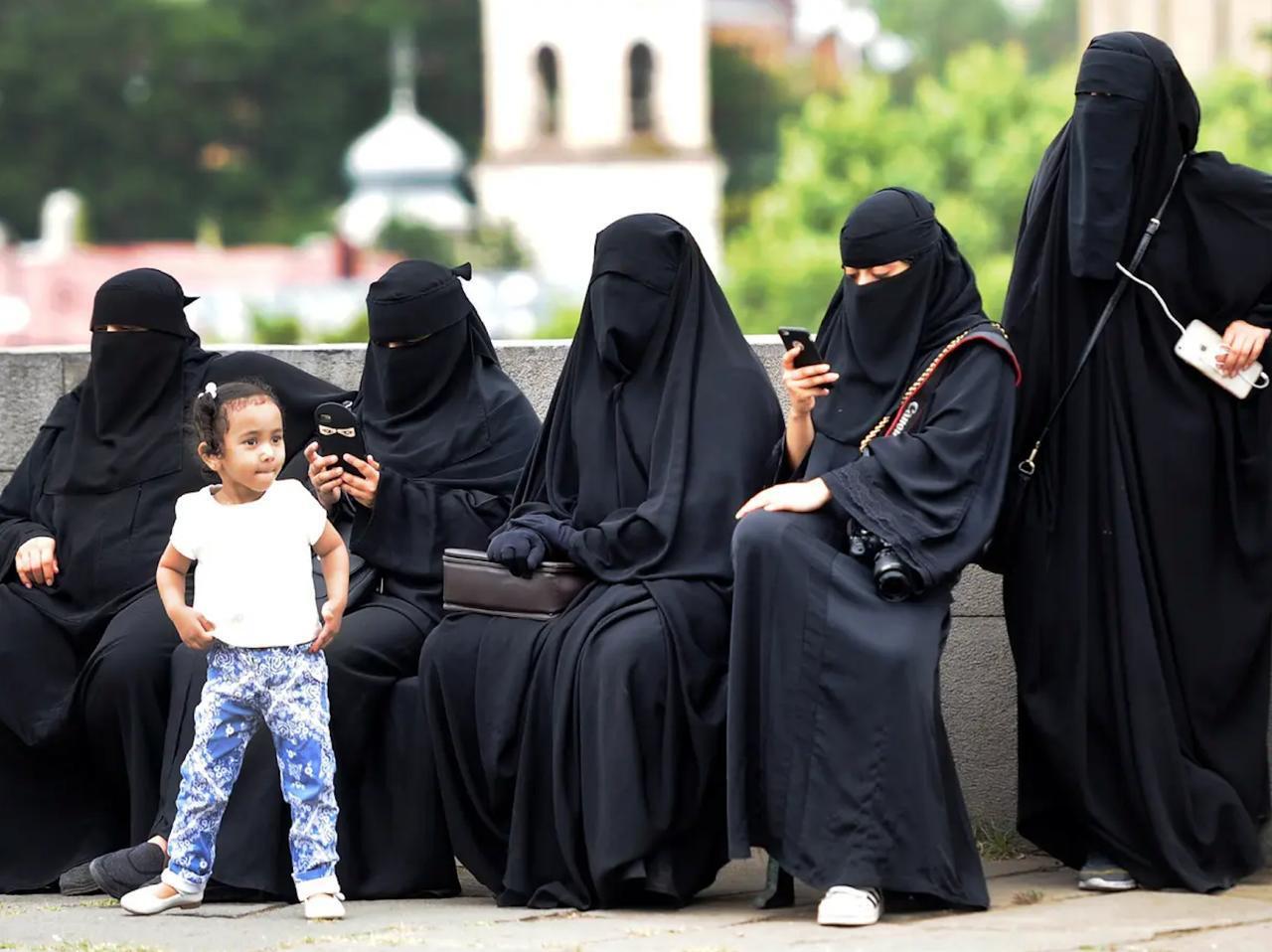 شبكة الحلم : كازاخستان تحظر النقاب والبرقع في الأماكن العامة