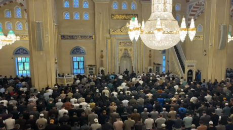 صلاة عيد الأضحى المبارك في مسجد "قلب الشيشان" في العاصمة غروزني