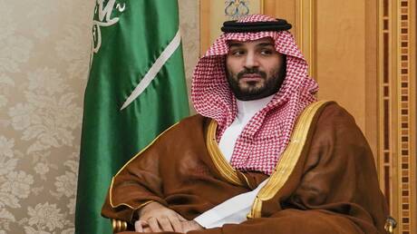 "فزعتك لأهل الشام".. تفاعل كبير مع بيت شعر في قصيدة ألقاها شاعر سعودي أمام بن سلمان