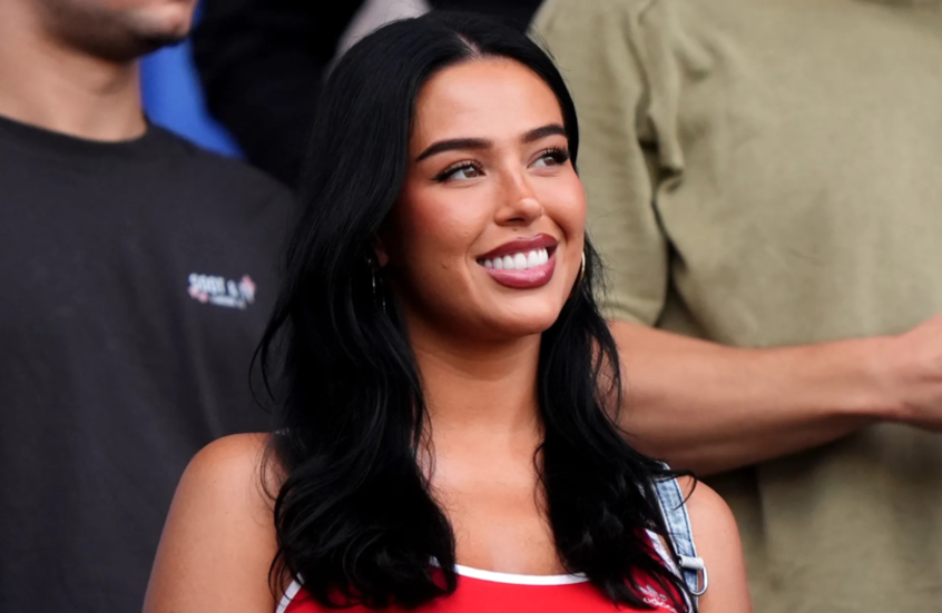 بعد أنباء انفصالهما.. صديقة نجم ريال مدريد تحتفل بعيد ميلاده وسط أجواء غنائية راقصة (فيديو- صور)