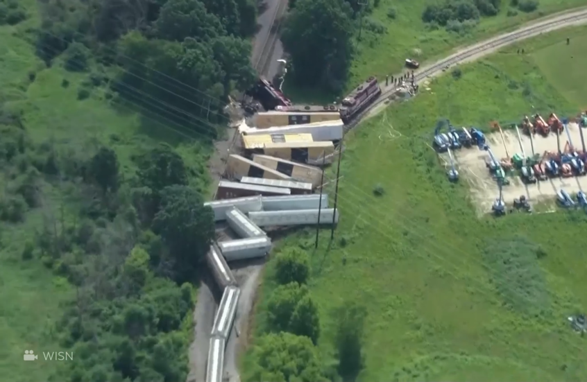 جرحى وتسرب للديزل إثر خروج قطار أمريكي عن القضبان في ويسكونسن