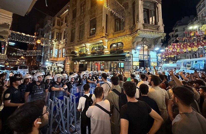 تركيا تحظر مجلة ليمان بعد "أزمة كاريكاتير النبيين موسى ومحمد"