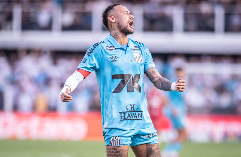 "قطعة تراثية".. كرة نيمار ترسل سارقها إلى السجن 17 عاما!