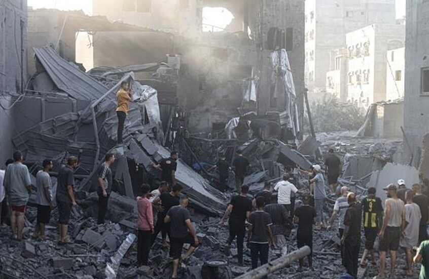الغارديان: إسرائيل استخدمت ذخائر ثقيلة في قصف مقهى "الباقة" بغزة ما يعد جريمة حرب