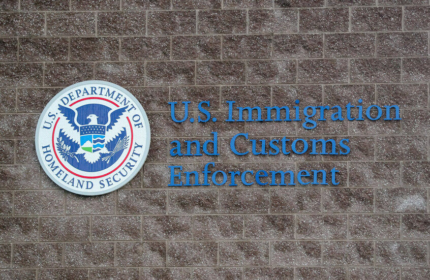 "إن بي سي": طالب أمريكي يطالب بتعويض ضخم بسبب اعتقاله من قبل عناصر ICE