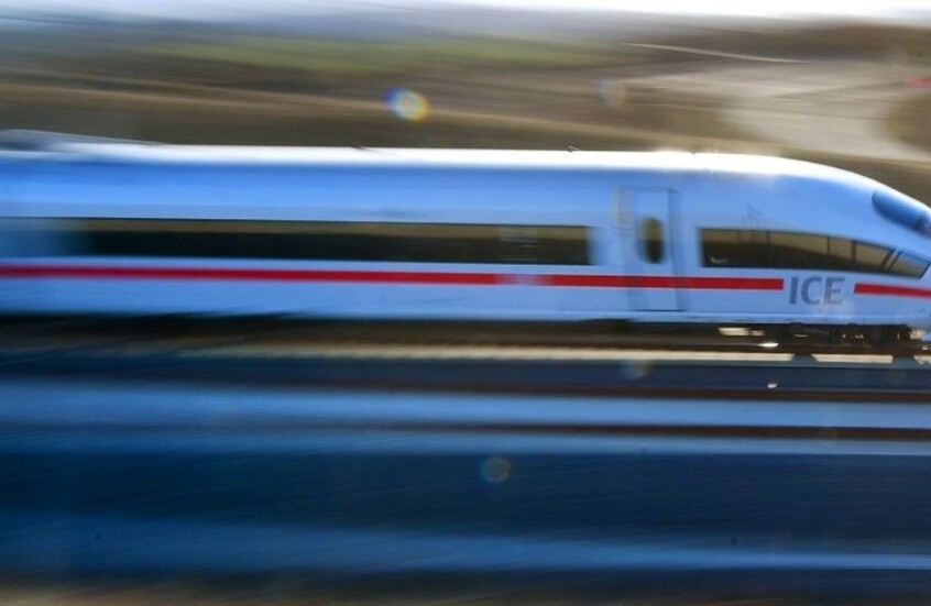 إعلام: سوري يهاجم ركاب قطار في ألمانيا بفأس ويخلف 4 إصابات