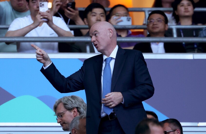 هل يشعل الفيفا حربا كروية جديدة؟.. إنفانتينو يطرح فكرة مثيرة للجدل