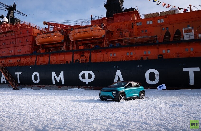 Atom.. أول سيارة كهربائية روسية تزور القطب الشمالي