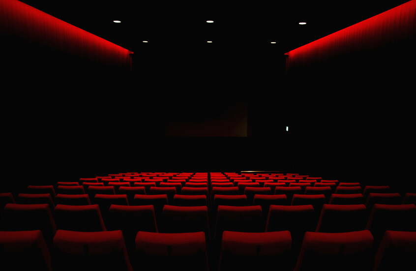 الحزن يخيم على الوسط الفني الخليجي إثر وفاة واحدة من أبرز رائدات الإعلام والفن الإماراتي