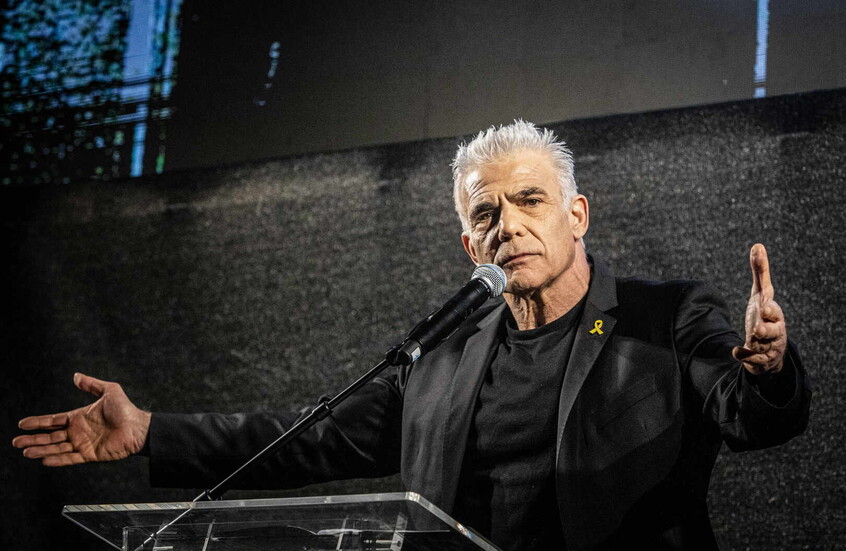 زيارة لابيد إلى الإمارات تتسبب بأزمة في إسرائيل