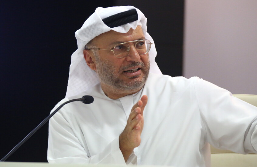 تغريدة المستشار الرئاسي الإمارتي أنور قرقاش عن "الأزمات في المنطقة" تثير تفاعلا