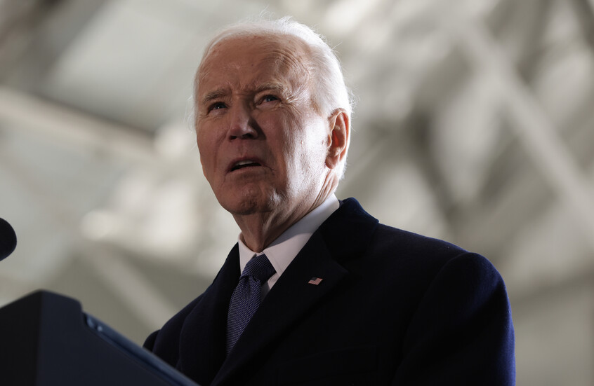 كرسي الشاطئ يتحدّى بايدن في أول عطلة "استقلال" بعد مغادرة البيت الأبيض! (صور)