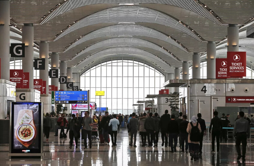 راكب سوداني عالق منذ 41 يوما في مطار إسطنبول بسبب قيود الدخول وغياب الحلول