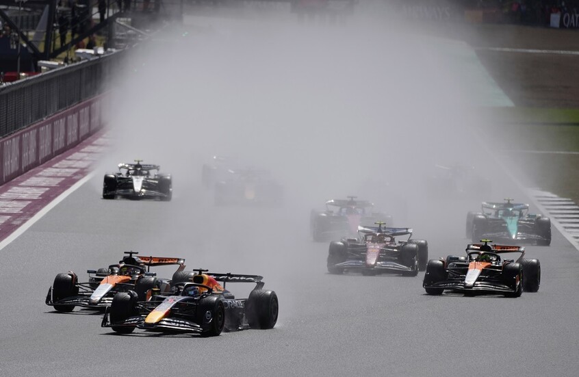 نوريس بطلا لسباق بريطانيا للفورمولا 1.. وفيرستابن يتقهقر (فيديو)