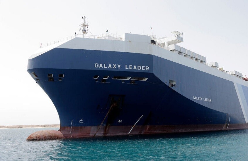 50 صاروخا وقنبلة أسقطتها مقاتلات إسرائيلية على موانئ ومحطة كهرباء والسفينة "غالاكسي ليدر" في اليمن