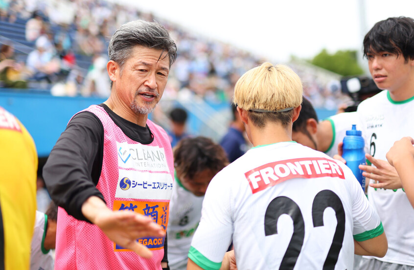 "الملك كازو" أكبر لاعب في العالم.. أسطورة تكتب التاريخ خارج حسابات العمر!