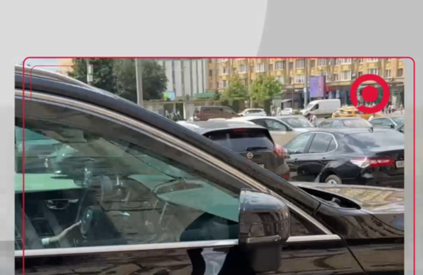 لحظة وصول القائم بالأعمال السويدي لدى روسيا إلى مقر وزارة الخارجية