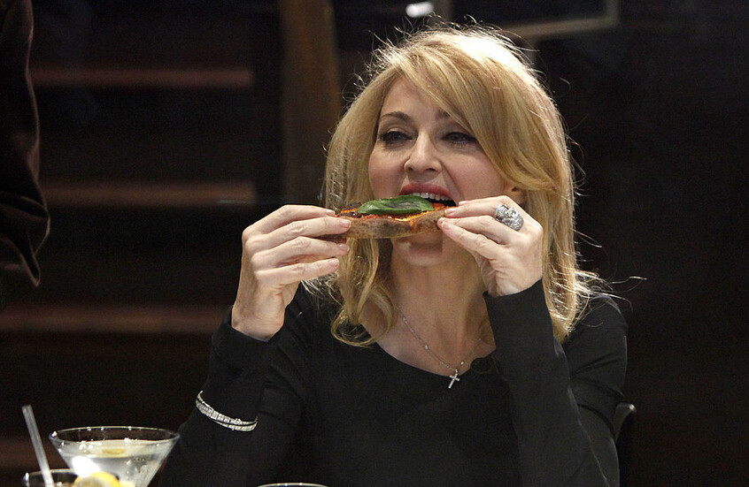 ما الذي يجب أن تعرفه عن فوائد ومخاطر "حمية مادونا" الغذائية؟