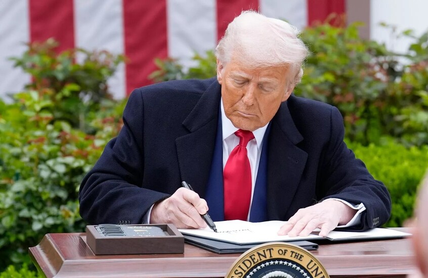 ترامب يُرجئ موعد فرض الرسوم الجمركية على الواردات من كوريا الجنوبية واليابان و12 دولة حتى مطلع أغسطس