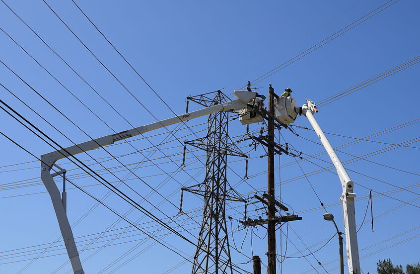 إدارة ترامب تحذر من تصاعد خطر انقطاع الكهرباء بسبب خطط إغلاق محطات الوقود الأحفوري