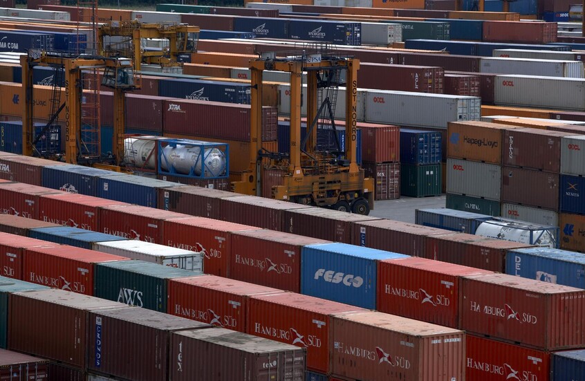 أكبر ميناء أوروبي يستعد لصدام عسكري بين "الناتو" وروسيا