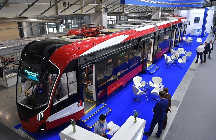 روسيا تكشف عن عربات ترام مميزة في معرض "إينوبروم" الصناعي الدولي