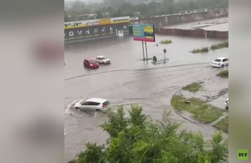 روسيا.. أمطار غير مسبوقة تغرق شوارع مدينة تشيرنوغورسك