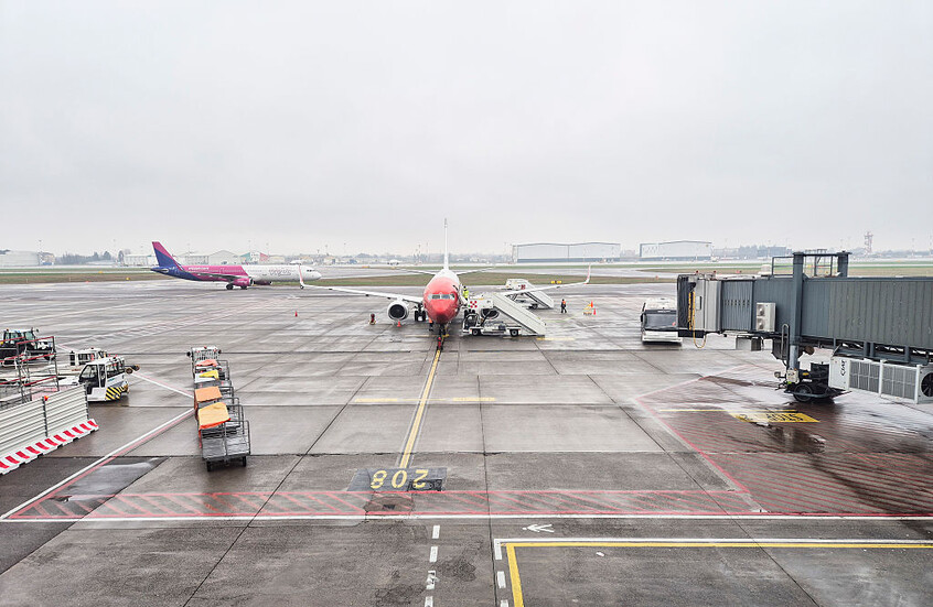 إيطاليا.. وفاة غامضة على مدرج مطار بيرغامو توقف الرحلات