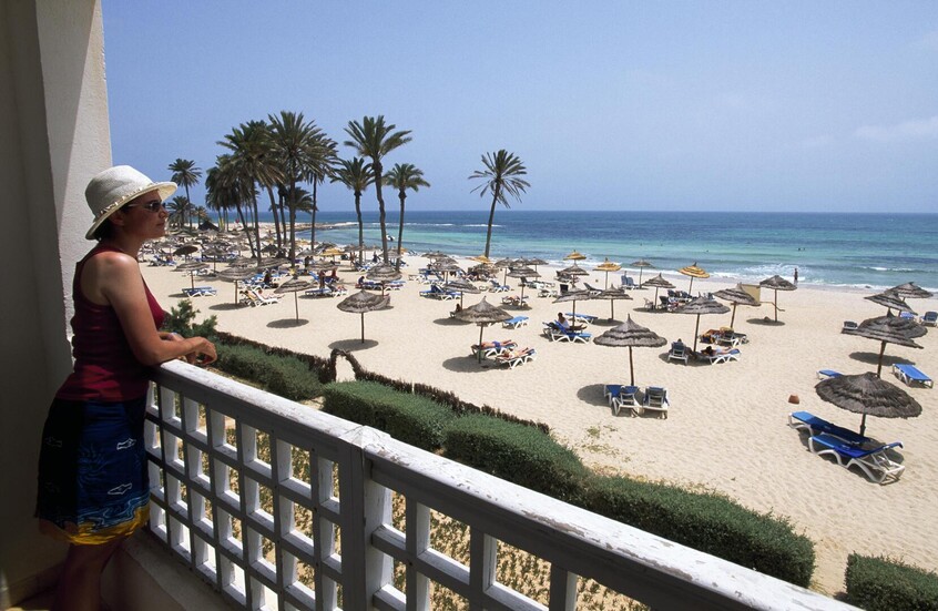 تونس تسجل 4.3 مليون سائح حتى نهاية يونيو 2025 بزيادة 11% وتستهدف تحطيم الرقم السياحي