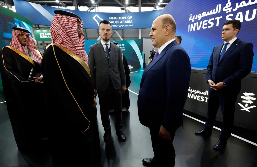 وزير سعودي: نعتزم تطوير العلاقات التجارية والاقتصادية مع روسيا