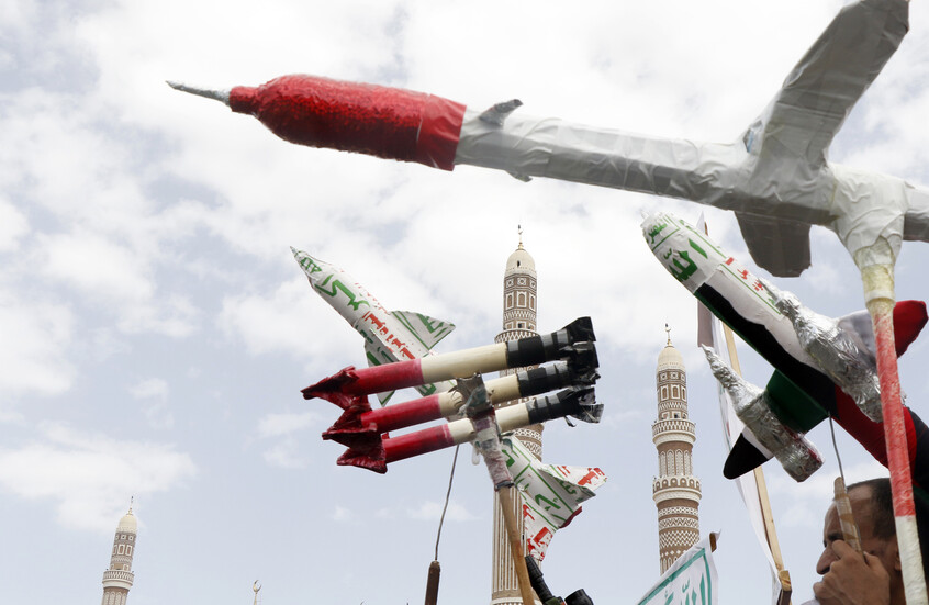 السيناريوهات المحتملة لوقف إطلاق الحوثيين للصواريخ من اليمن على إسرائيل ومخاوف تل أبيب