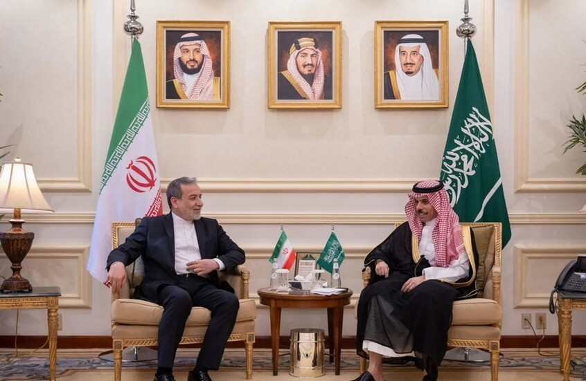 وزير الخارجية السعودي يستقبل نظيره الإيراني في مكة