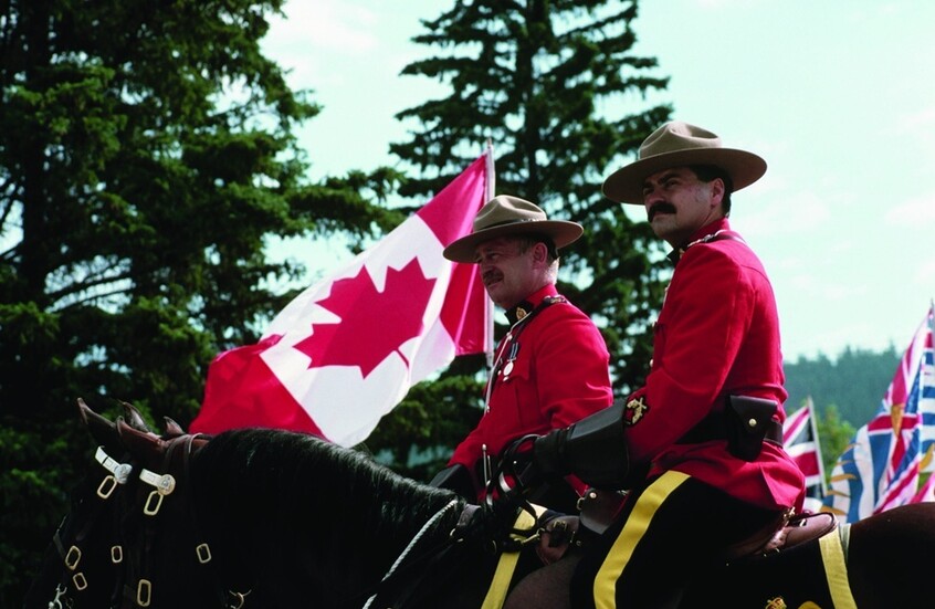 كندا تعتقل عسكريين متورطين في تأسيس "ميليشيا معادية للحكومة"