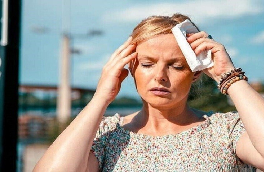 طبيبة تحدد أعراض ضربة الشمس