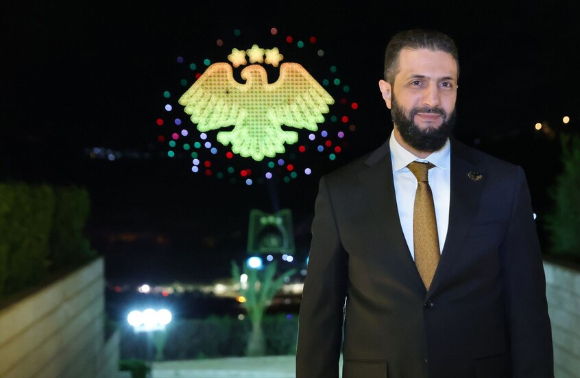 لقطات توثق تجول الرئيس السوري أحمد الشرع في شوارع دمشق القديمة (صور + فيديو)