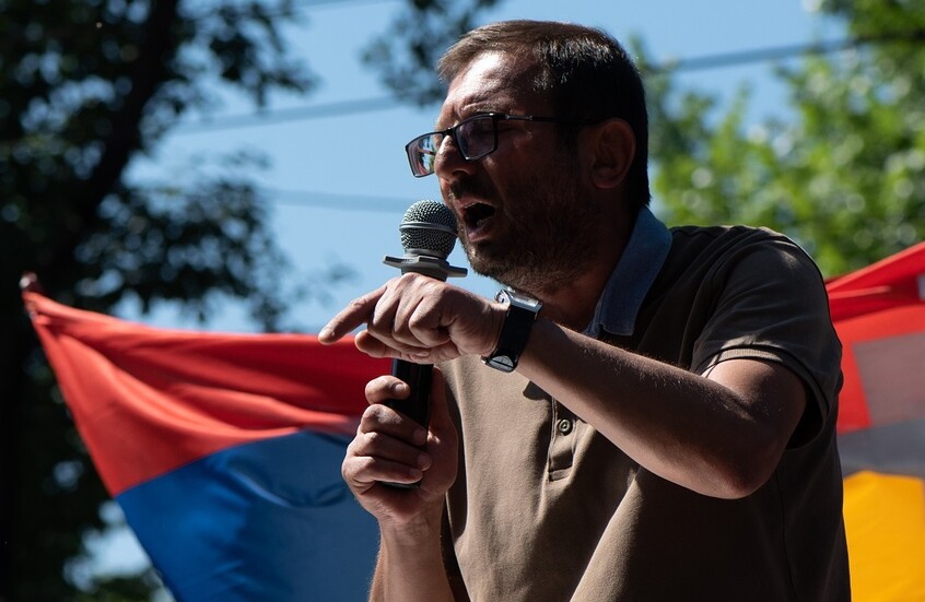 أرمينيا.. تفتيش منزل نائب معارض واحتجاز ابنه وعدد من ممثلي حزب "الطاشناق"